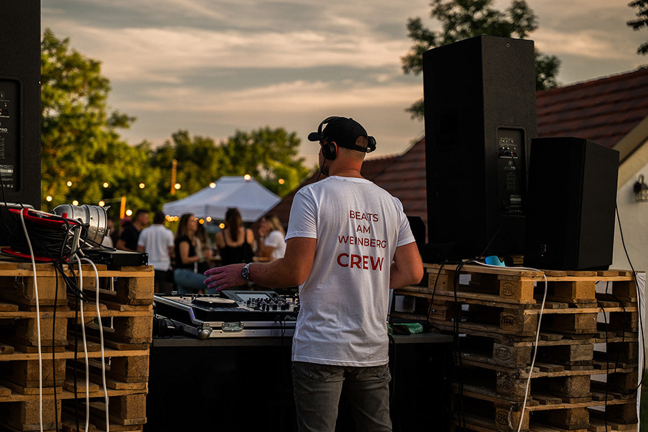 Blick auf den DJ von Vino and Vibes.