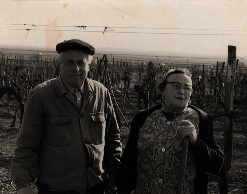 Historisches schwarz-weiß Bild von der Oma und dem Opa der Familie Kerner.